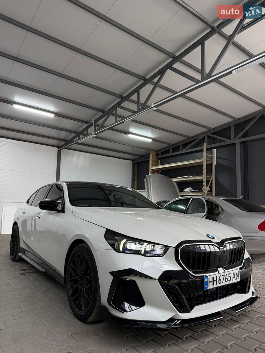 BMW 5 Series 2023 VIN WBA11FJ0X0CP76537 фото оголошення 2 з 9