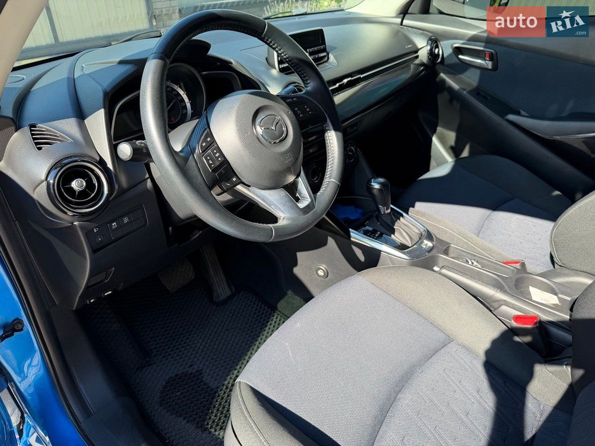 Mazda 2 2015 VIN 3MDDJ5HVA3M123390 фото оголошення 8 з 12