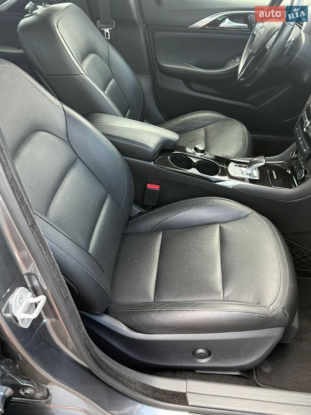 Infiniti QX30 2016 VIN SJKCH5CP3HA020550 фото оголошення 12 з 16