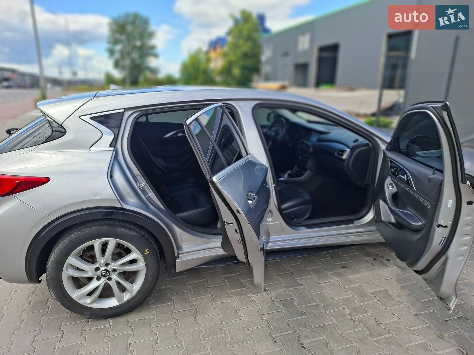 Infiniti QX30 2017 VIN SJKCH5CP8JA056305 фото оголошення 4 з 12