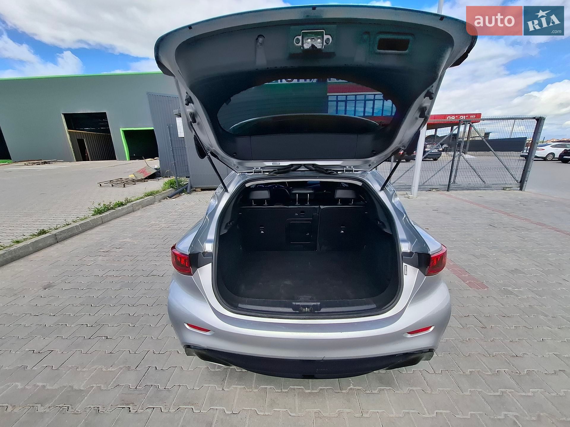 Infiniti QX30 2017 VIN SJKCH5CP8JA056305 фото оголошення 5 з 12
