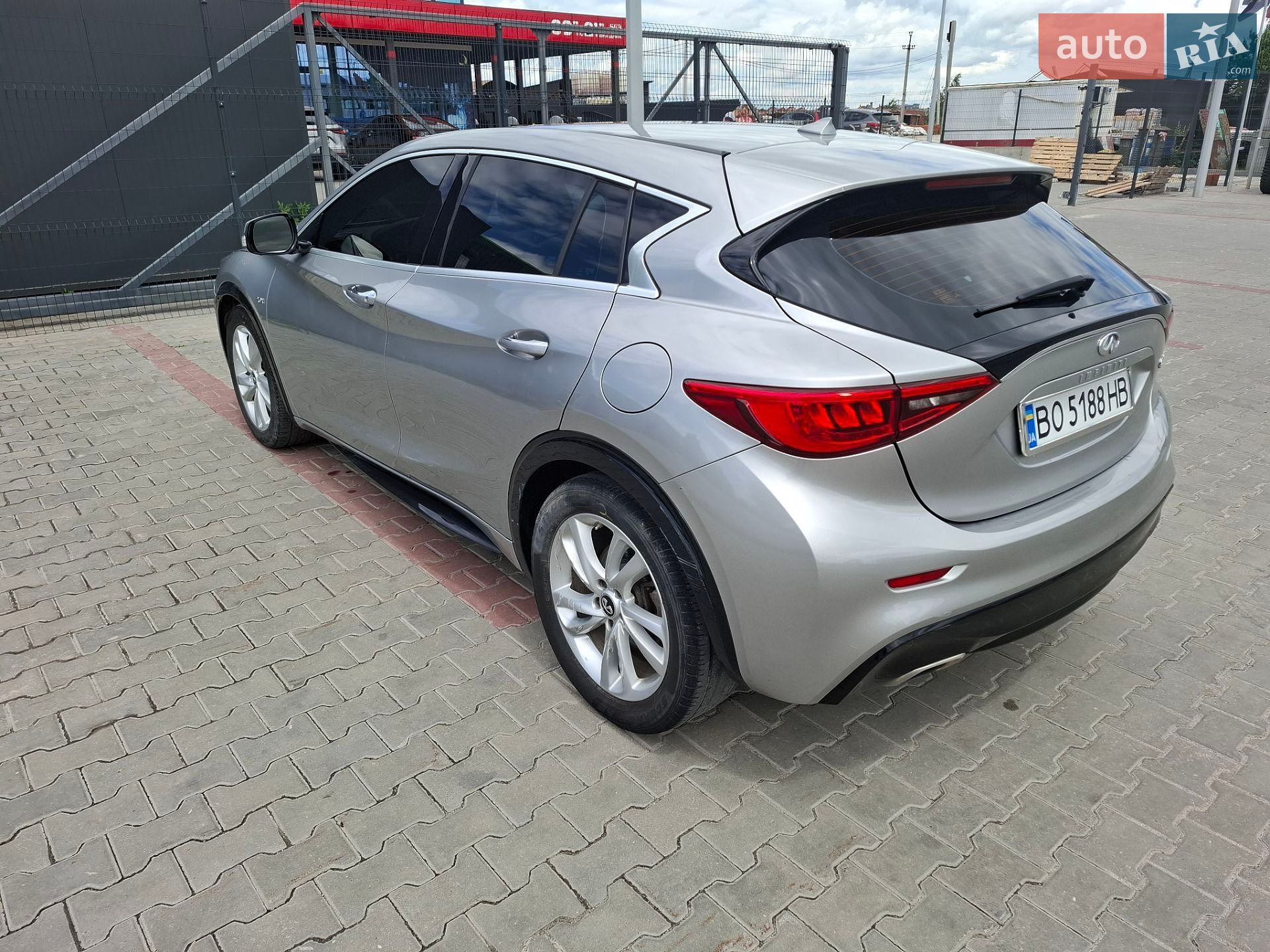 Infiniti QX30 2017 VIN SJKCH5CP8JA056305 фото оголошення 10 з 12