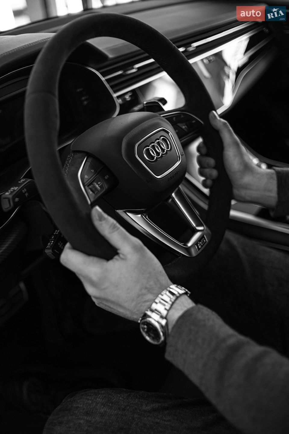Audi RS Q8 2025 VIN WUAZZZF18TD017372 фото оголошення 5 з 5