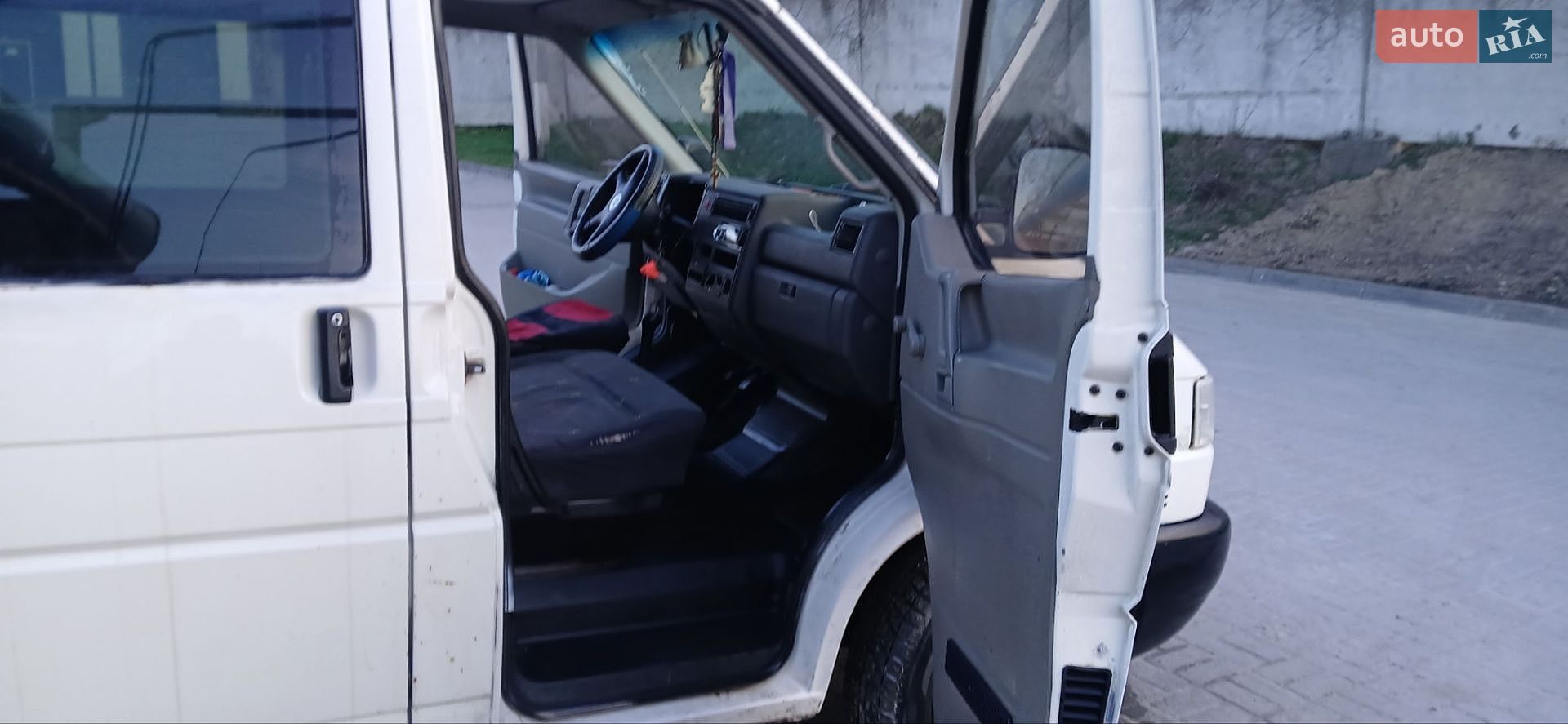 Volkswagen Transporter 1999 VIN WV1ZZZ70ZYH063037 фото оголошення 2 з 9