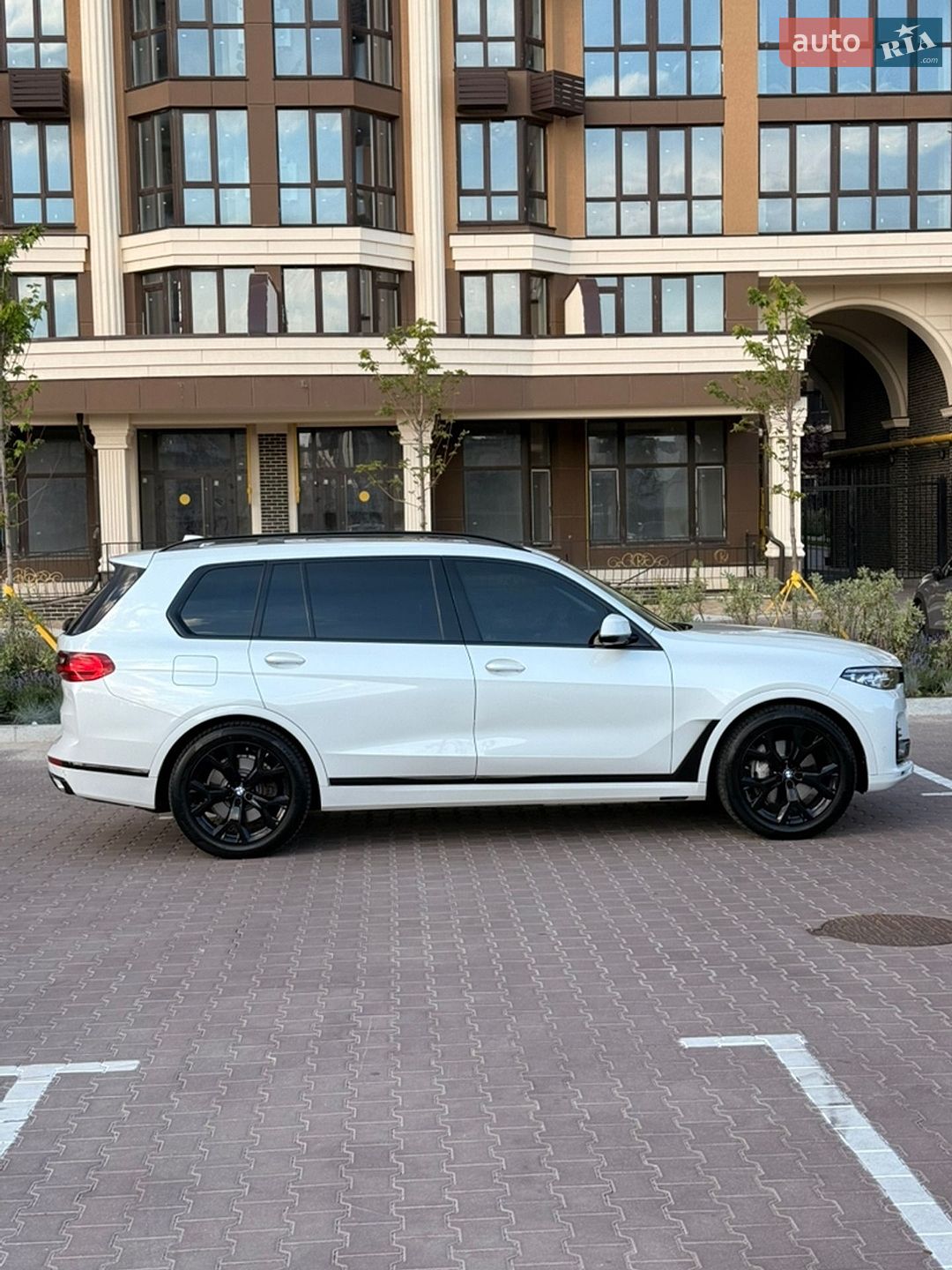 BMW X7 2019 VIN 5UXCW2C00L9A00701 фото оголошення 2 з 17