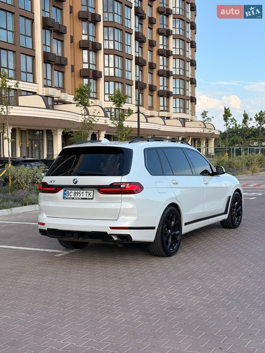 BMW X7 2019 VIN 5UXCW2C00L9A00701 фото оголошення 4 з 17