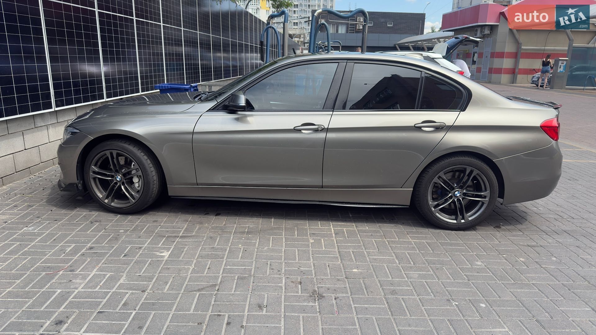 BMW 3 Series 2017 VIN WBA8B9G33HNU57141 фото оголошення 4 з 26