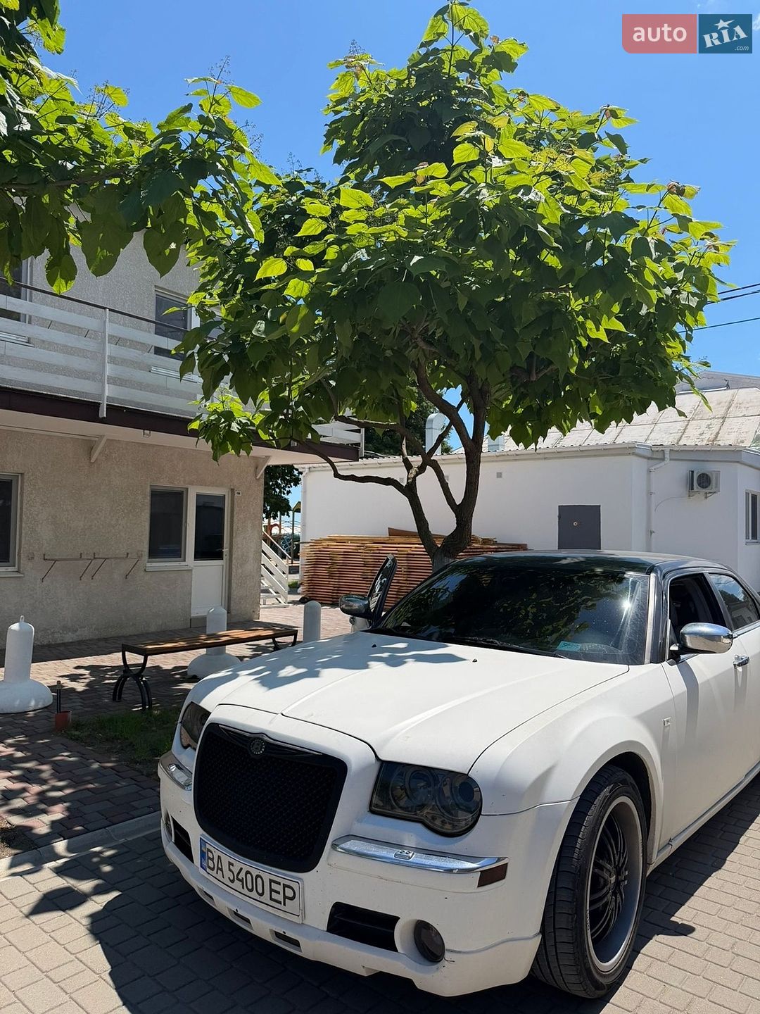 Chrysler 300C 2004 VIN 1C3AAB3G05H504048 фото оголошення 2 з 9