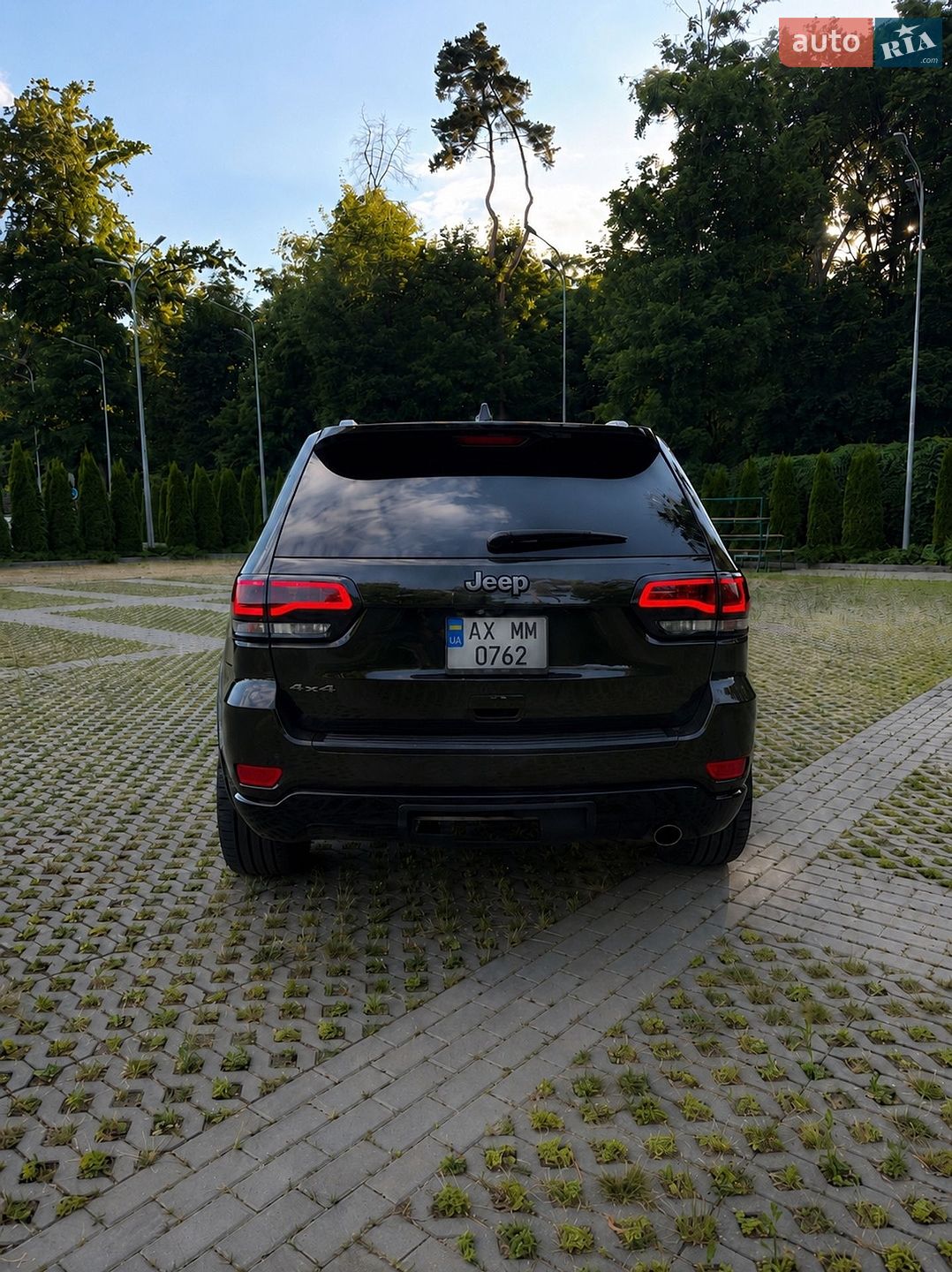 Jeep Grand Cherokee 2016 VIN 1C4RJFBG2GC431823 фото оголошення 2 з 35