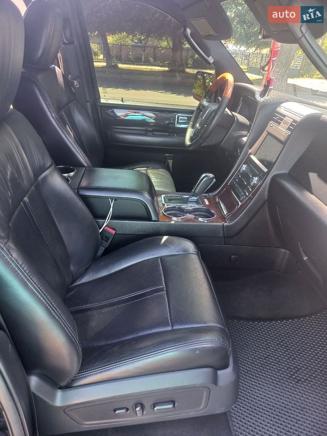 Lincoln Navigator 2016 VIN 5LMJJ3HT2GEL10058 фото оголошення 6 з 35