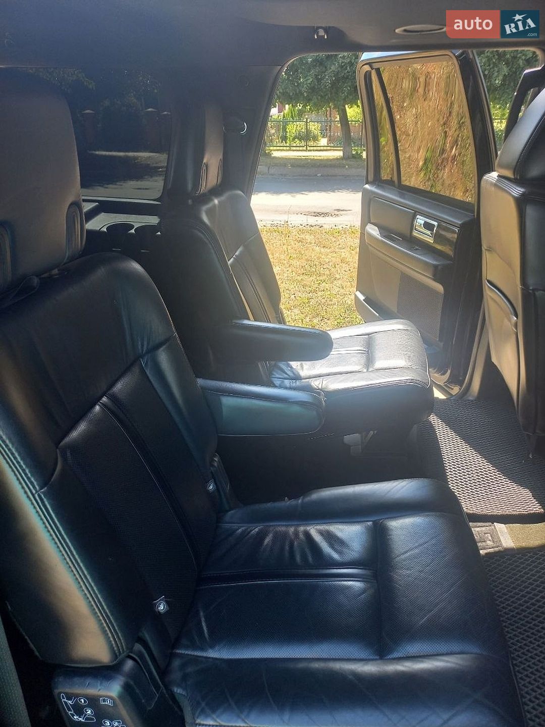 Lincoln Navigator 2016 VIN 5LMJJ3HT2GEL10058 фото оголошення 7 з 35