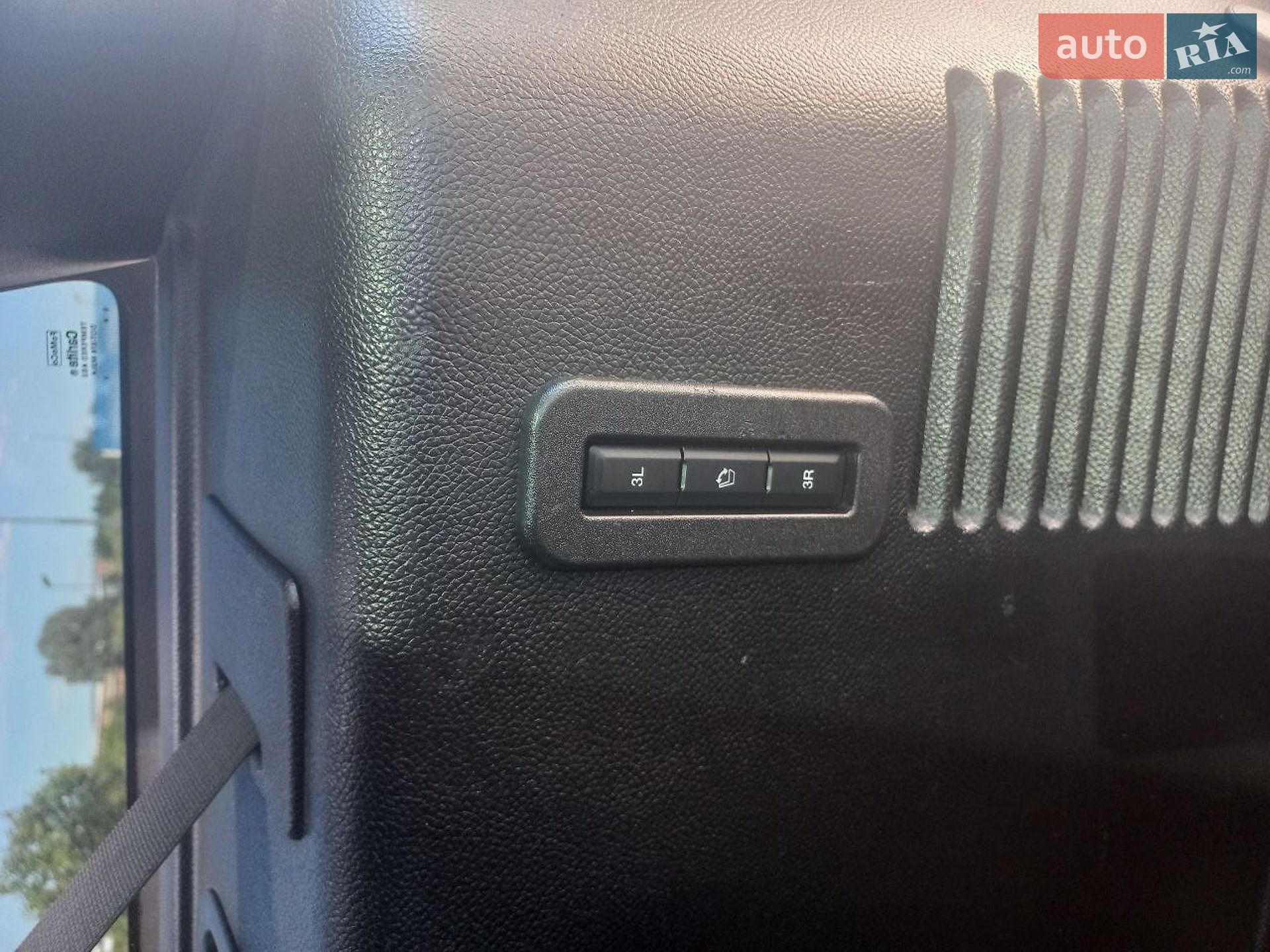 Lincoln Navigator 2016 VIN 5LMJJ3HT2GEL10058 фото оголошення 14 з 35