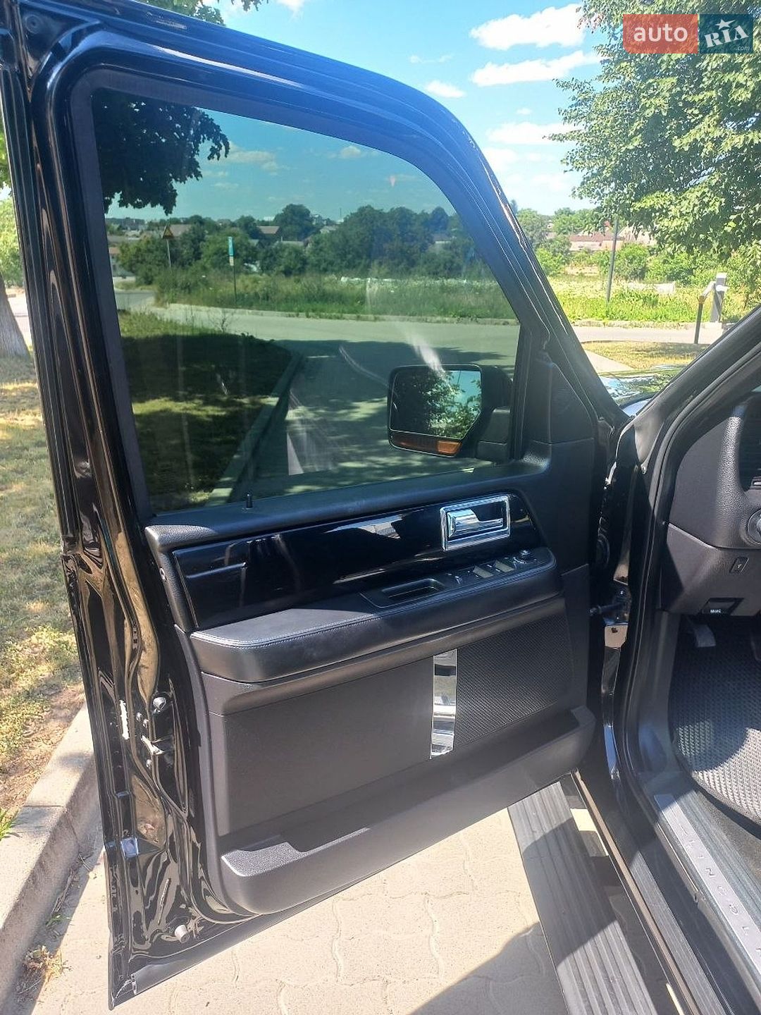 Lincoln Navigator 2016 VIN 5LMJJ3HT2GEL10058 фото оголошення 21 з 35