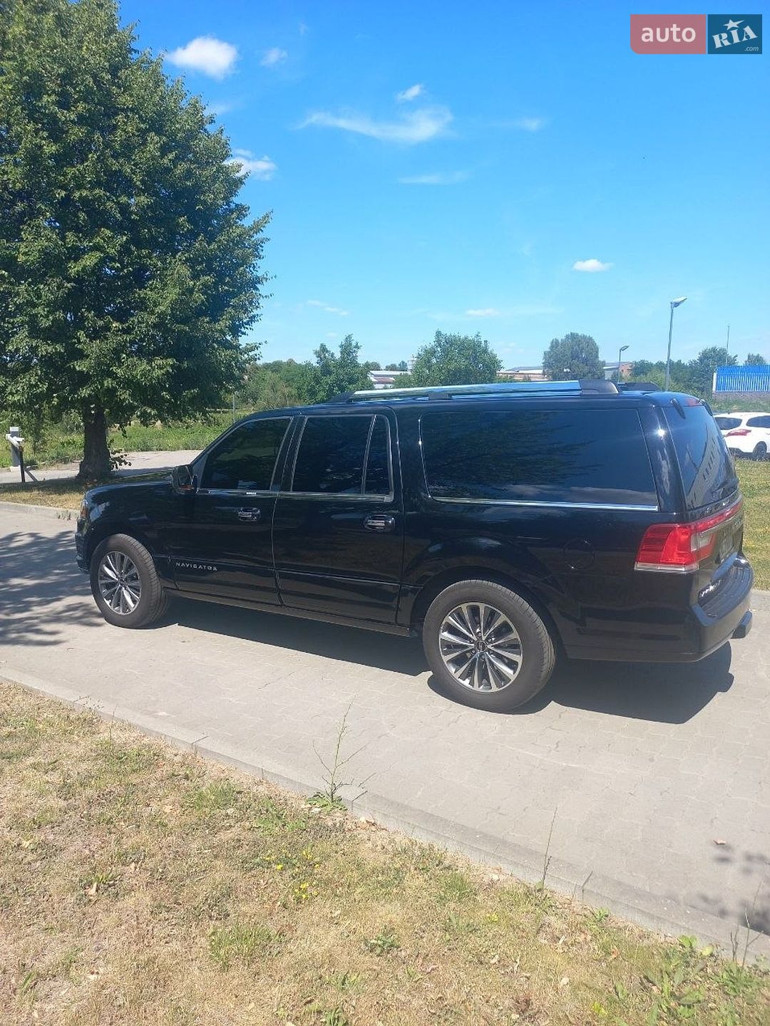 Lincoln Navigator 2016 VIN 5LMJJ3HT2GEL10058 фото оголошення 32 з 35