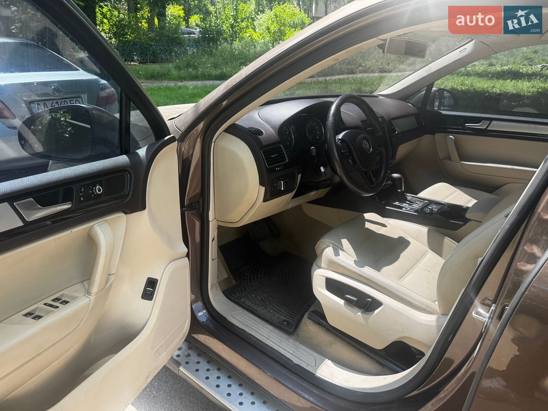 Volkswagen Touareg 2011 VIN WVGFF9BP3CD002213 фото оголошення 8 з 12