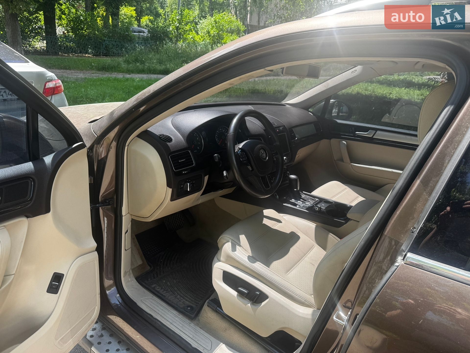 Volkswagen Touareg 2011 VIN WVGFF9BP3CD002213 фото оголошення 9 з 12