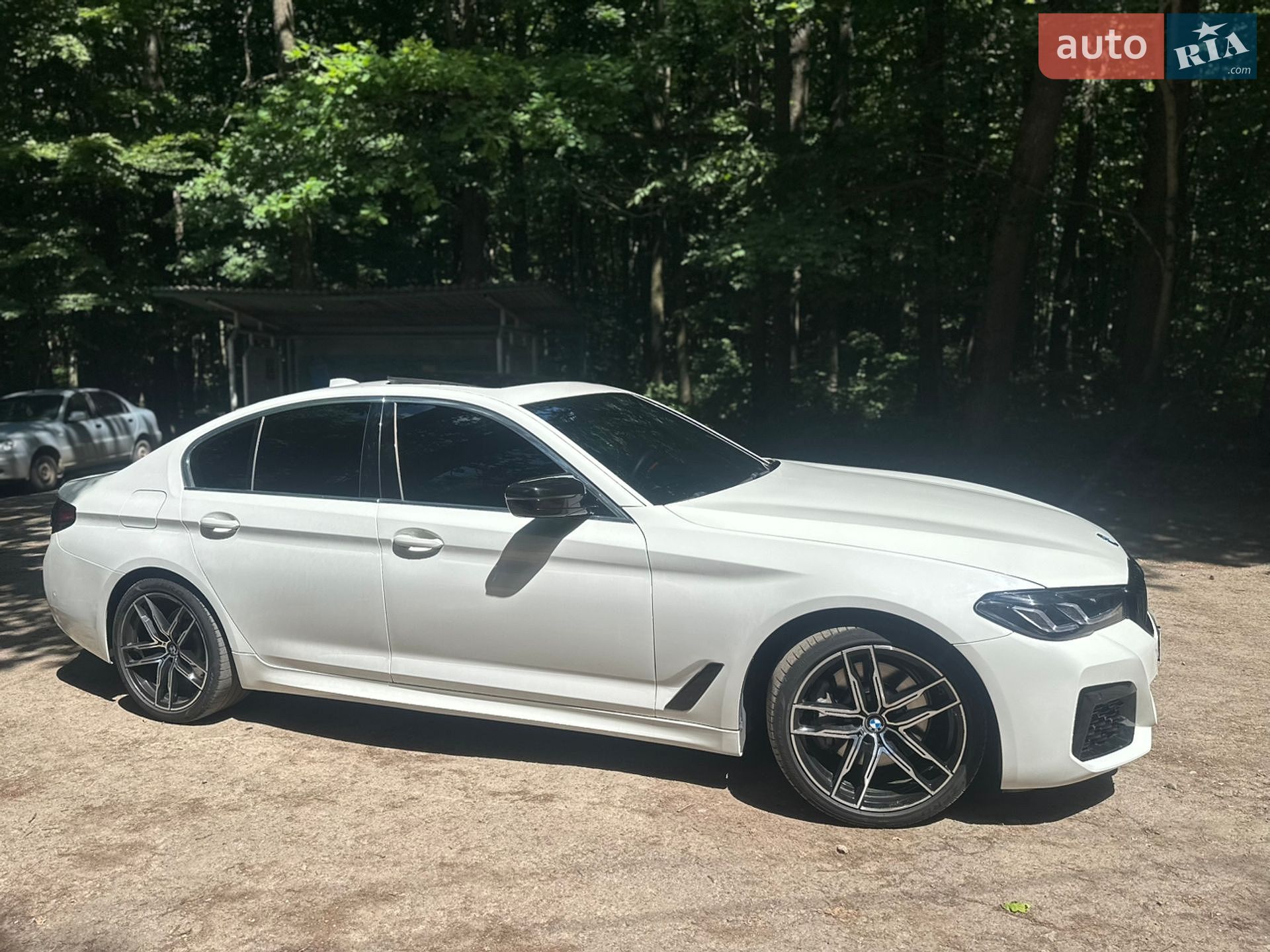 BMW 5 Series 2018 VIN WBAJA9C5XKB253974 фото оголошення 2 з 33