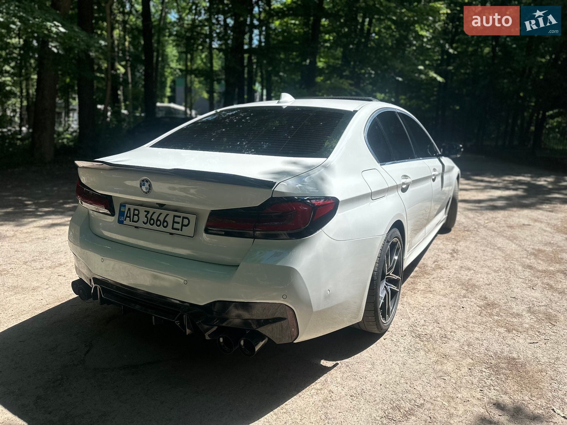 BMW 5 Series 2018 VIN WBAJA9C5XKB253974 фото оголошення 4 з 33