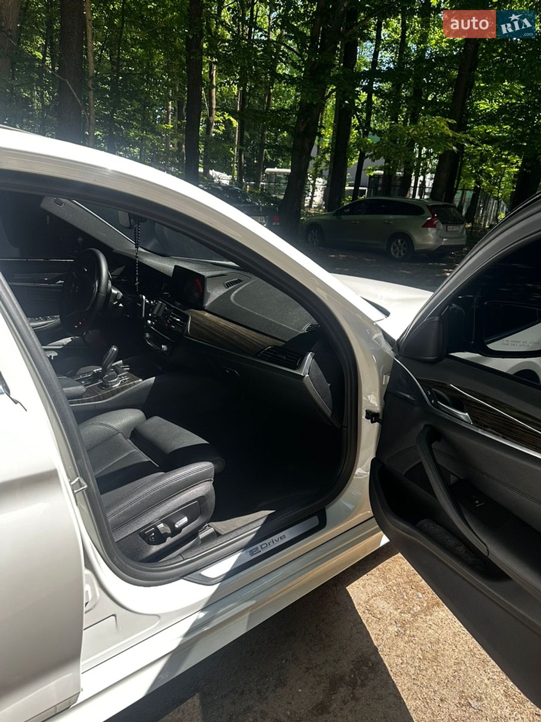 BMW 5 Series 2018 VIN WBAJA9C5XKB253974 фото оголошення 13 з 33
