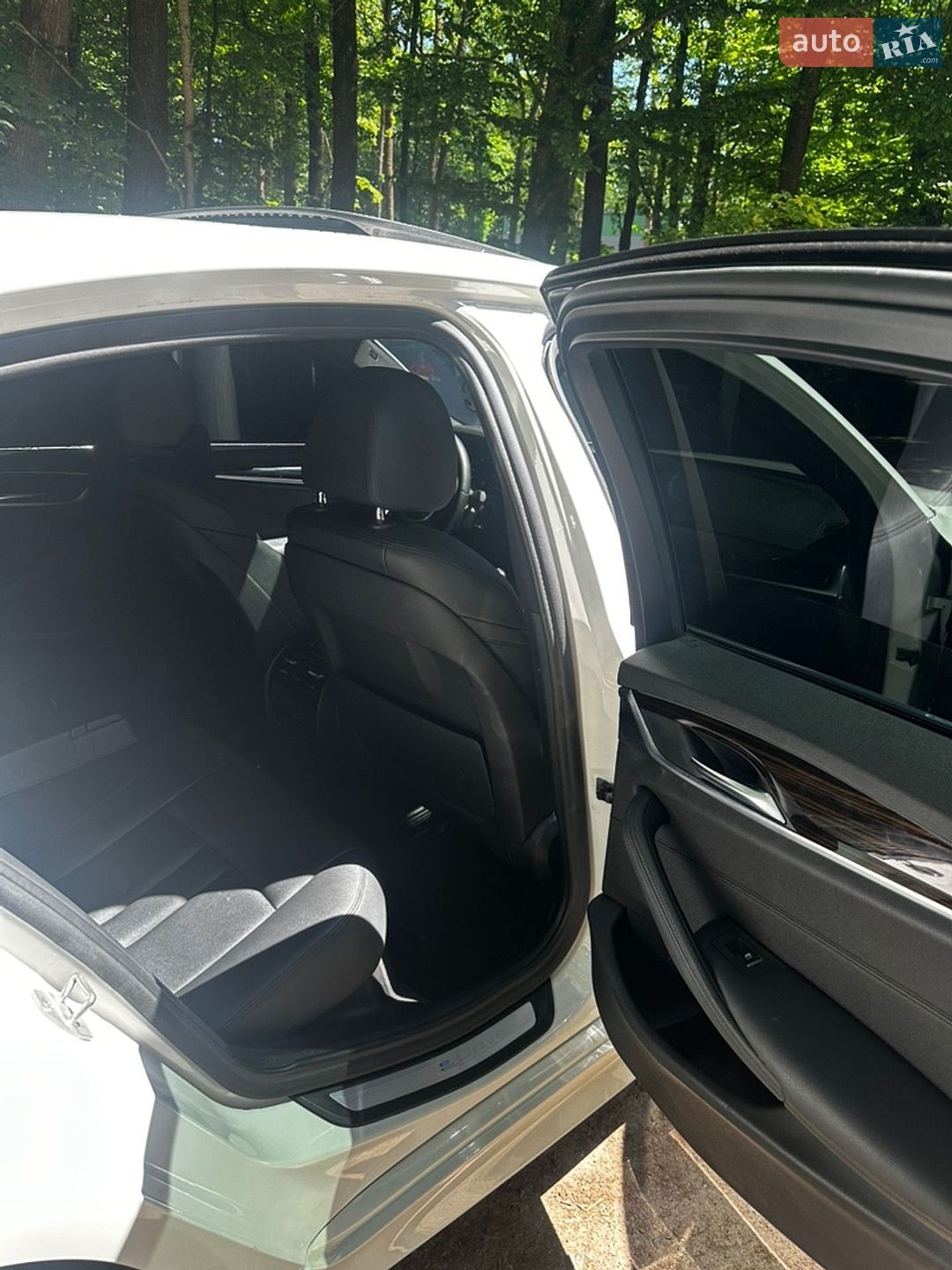 BMW 5 Series 2018 VIN WBAJA9C5XKB253974 фото оголошення 14 з 33