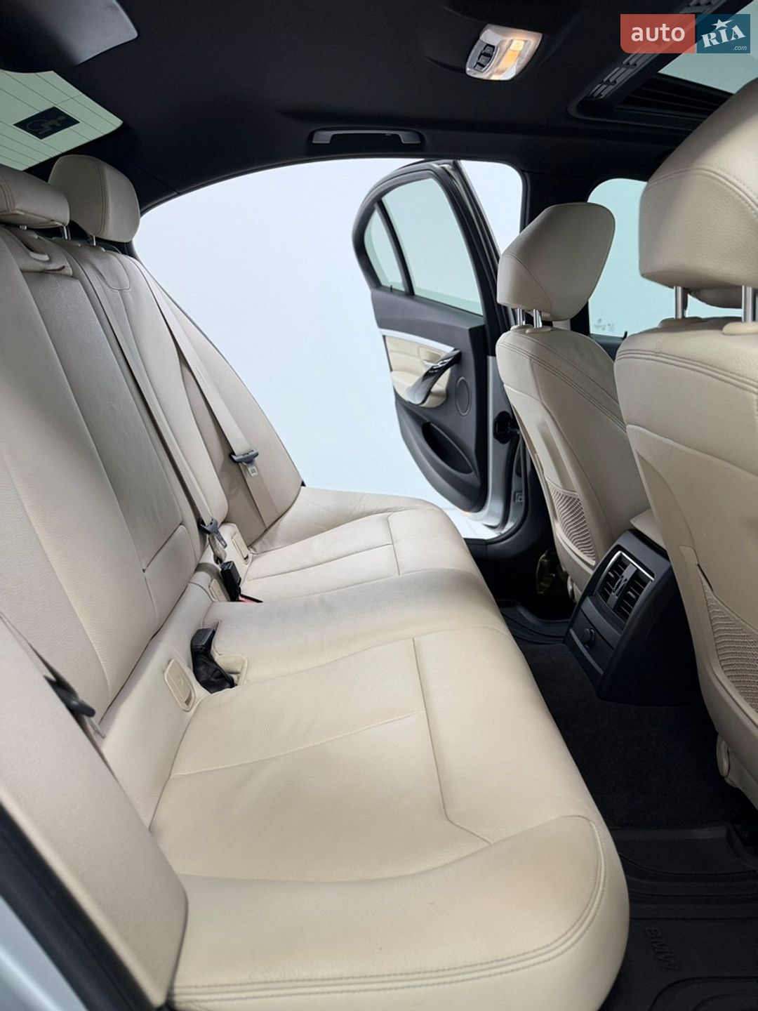 BMW 3 Series 2018 VIN WBA8E1C52JA758643 фото оголошення 30 з 35
