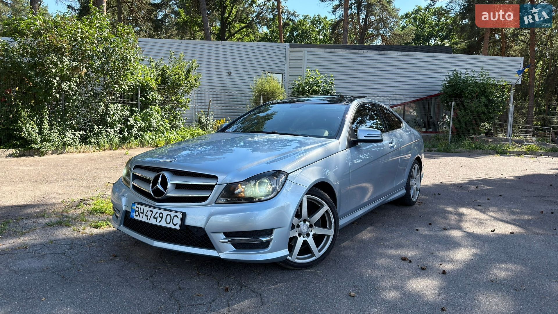 Mercedes-Benz C-Class 2012 VIN WDDGJ4HB3DG055327 фото оголошення 2 з 32