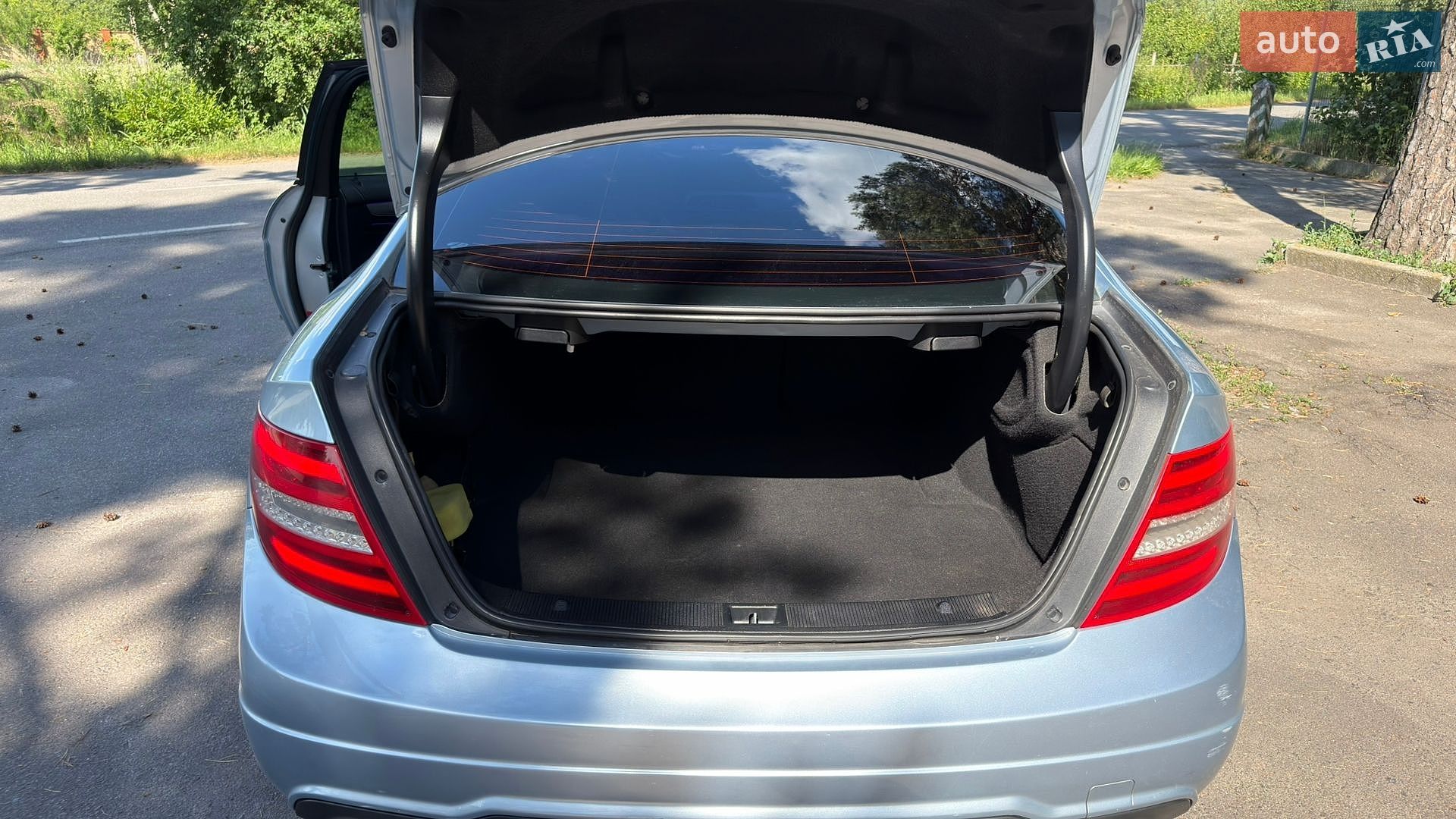 Mercedes-Benz C-Class 2012 VIN WDDGJ4HB3DG055327 фото оголошення 11 з 32