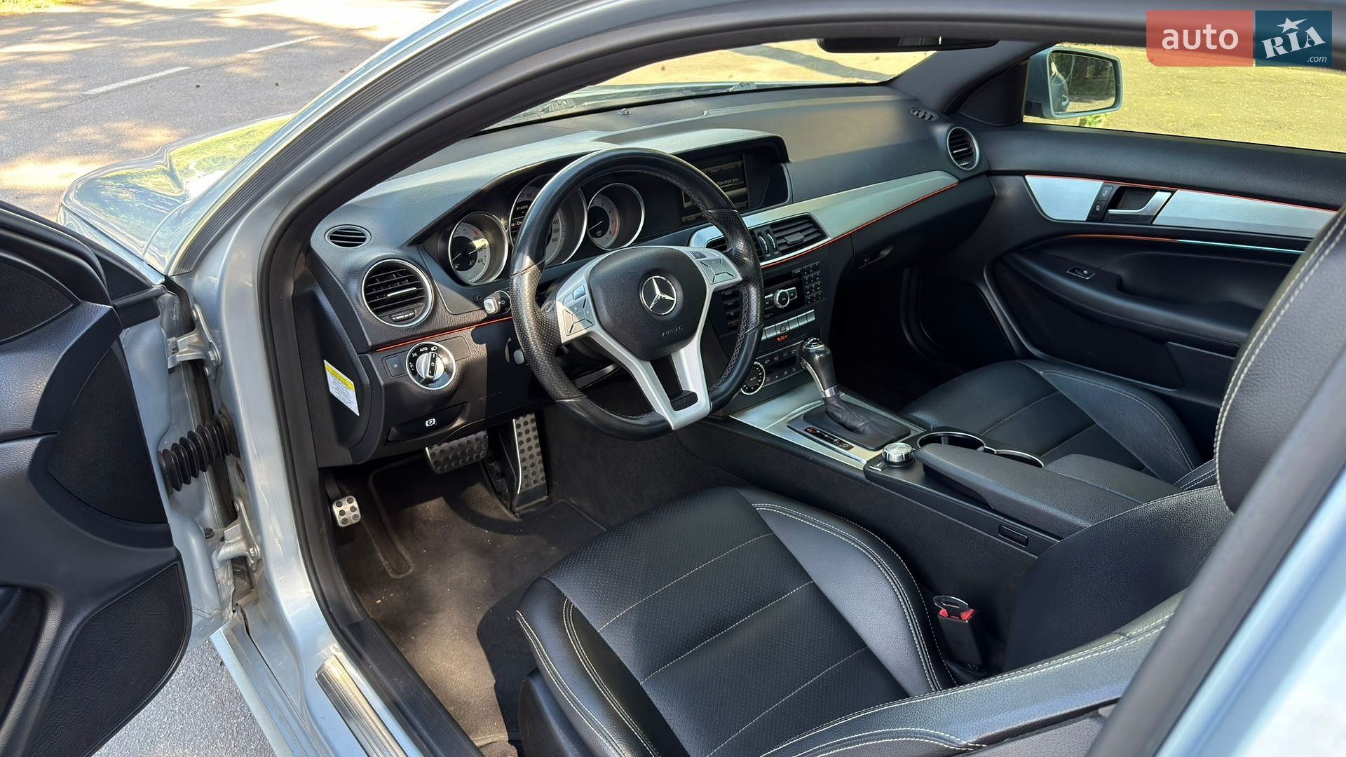 Mercedes-Benz C-Class 2012 VIN WDDGJ4HB3DG055327 фото оголошення 13 з 32