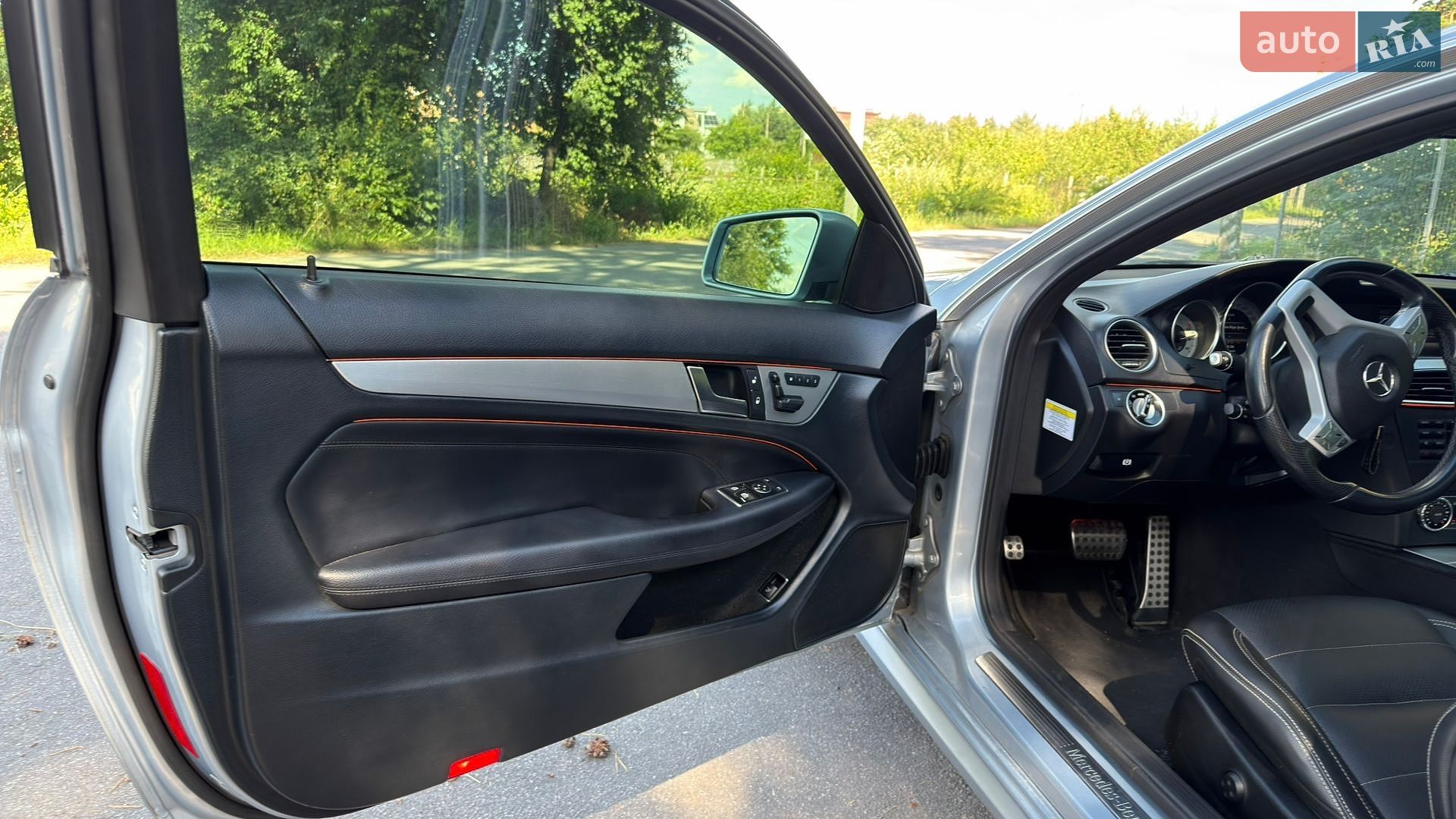 Mercedes-Benz C-Class 2012 VIN WDDGJ4HB3DG055327 фото оголошення 20 з 32