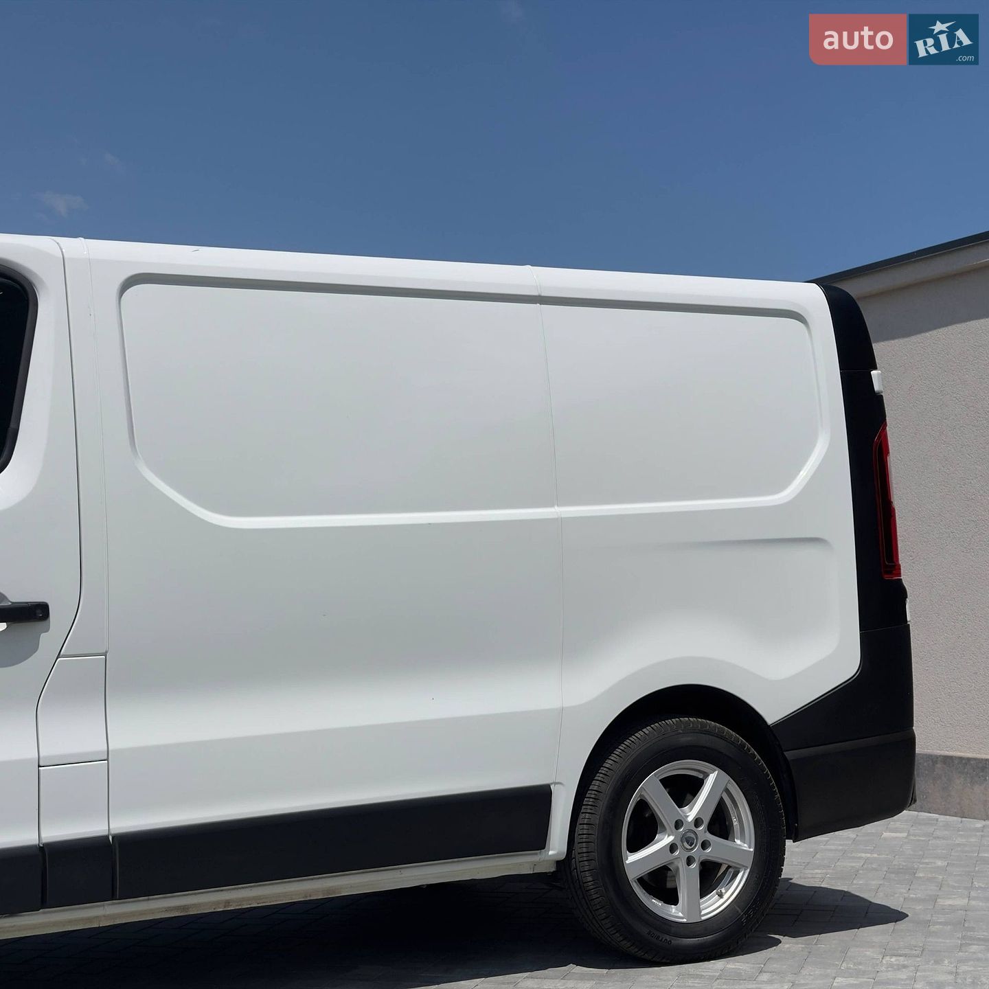 Renault Trafic 2016 VIN VF1FL000156878590 фото оголошення 2 з 33