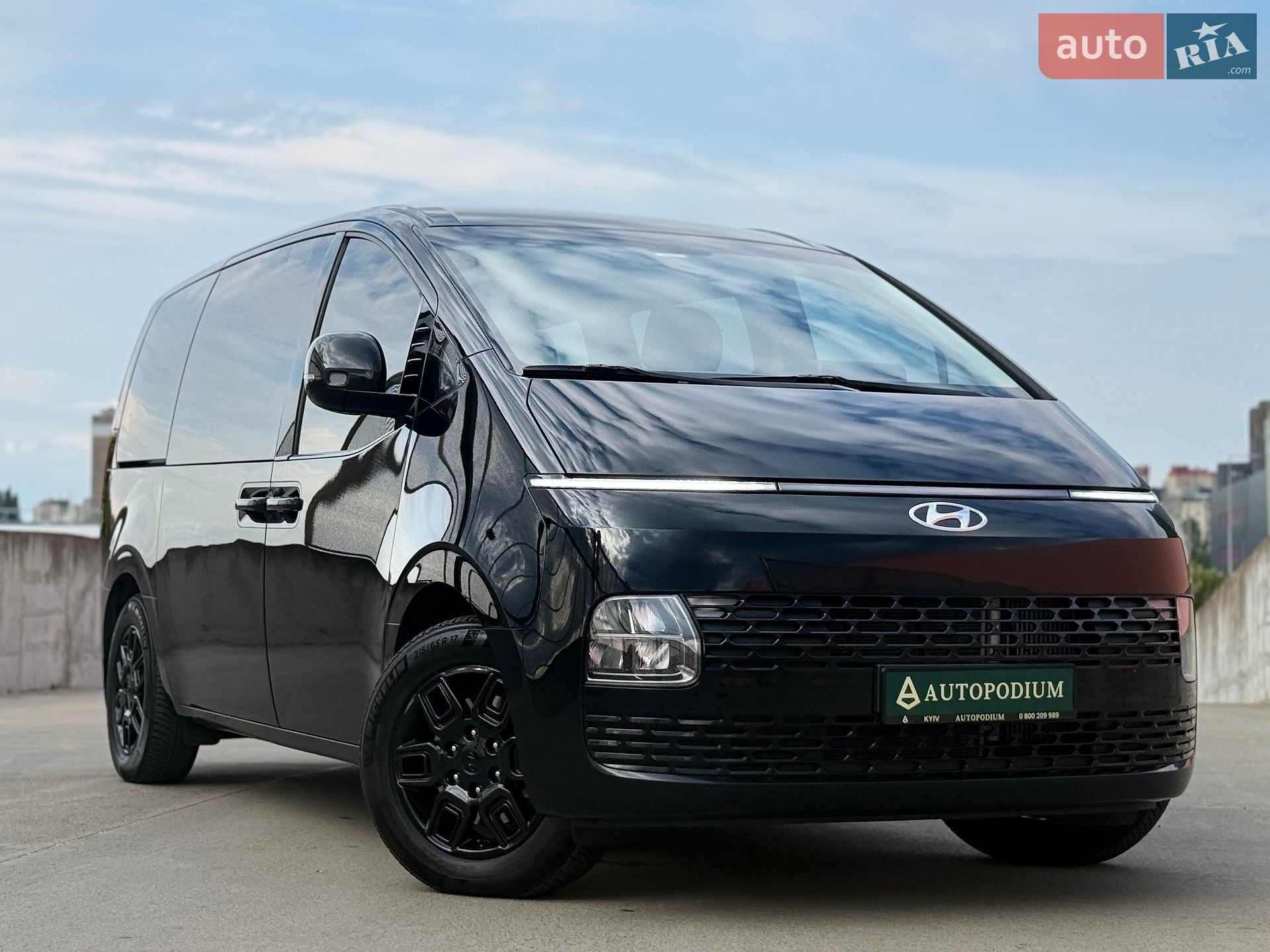Hyundai Staria 2023 VIN KMHYC811BPU100658 фото оголошення 2 з 58