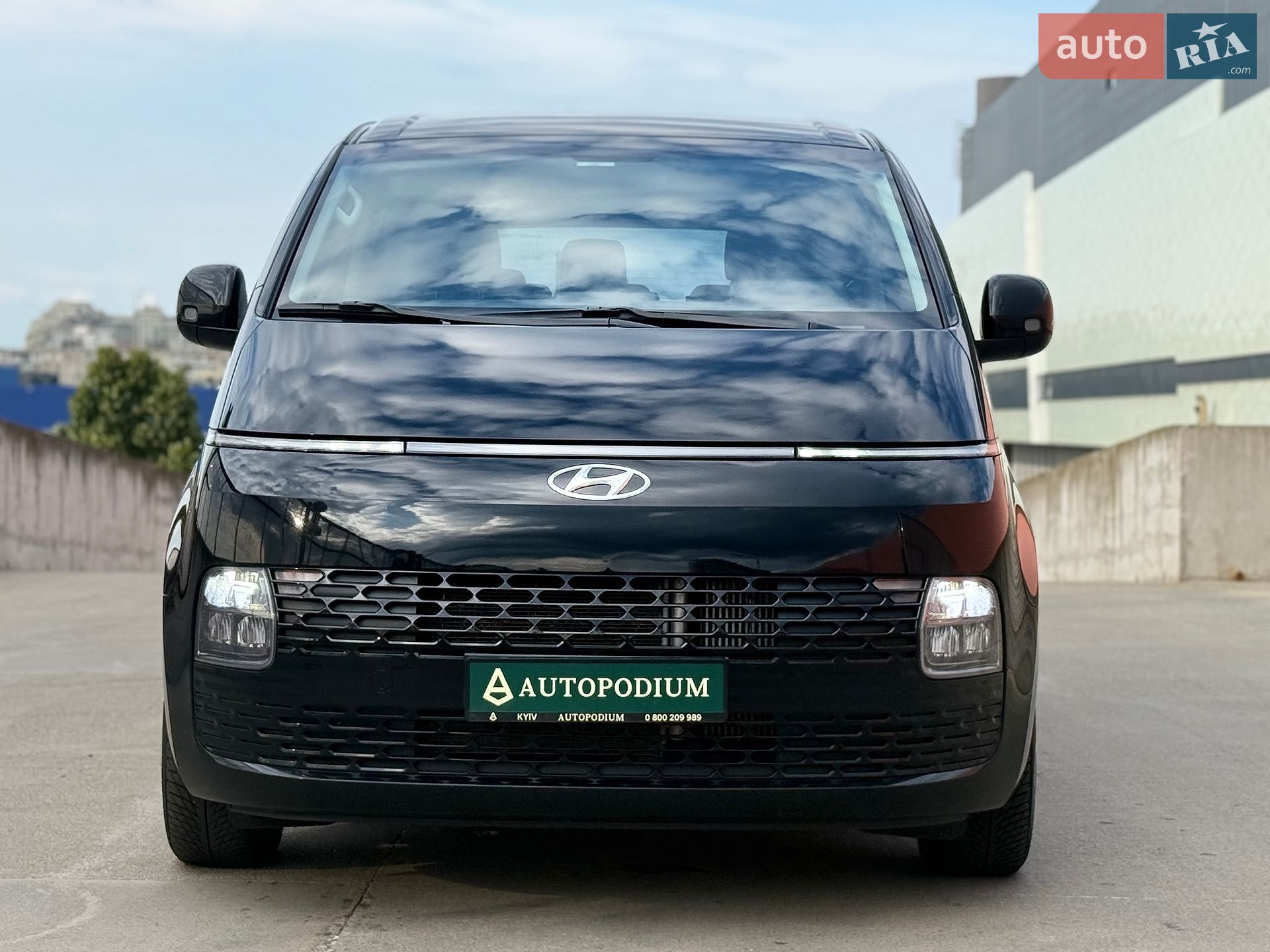 Hyundai Staria 2023 VIN KMHYC811BPU100658 фото оголошення 4 з 58