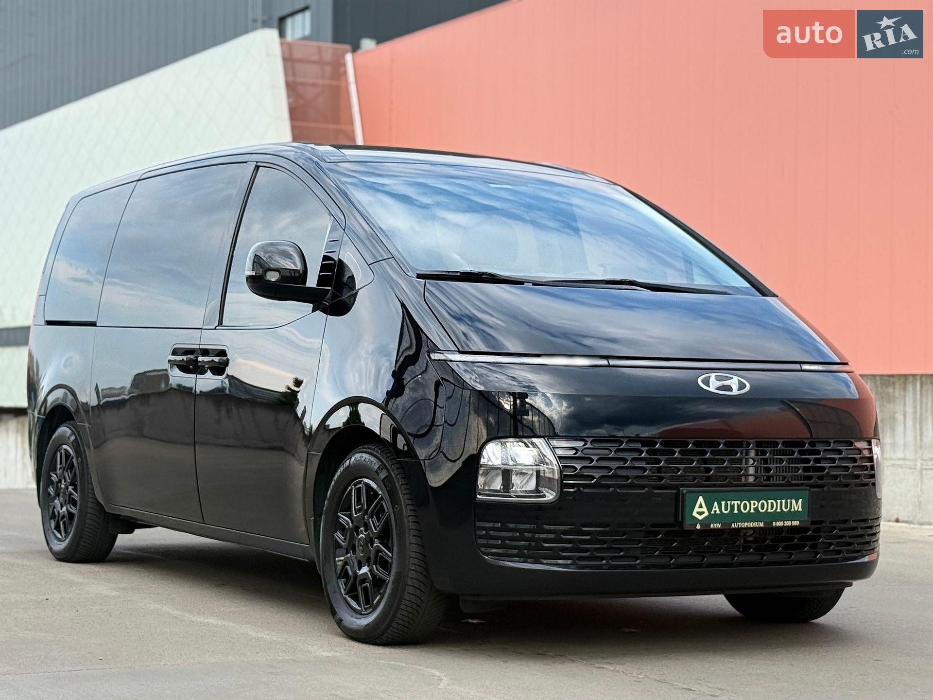 Hyundai Staria 2023 VIN KMHYC811BPU100658 фото оголошення 3 з 58