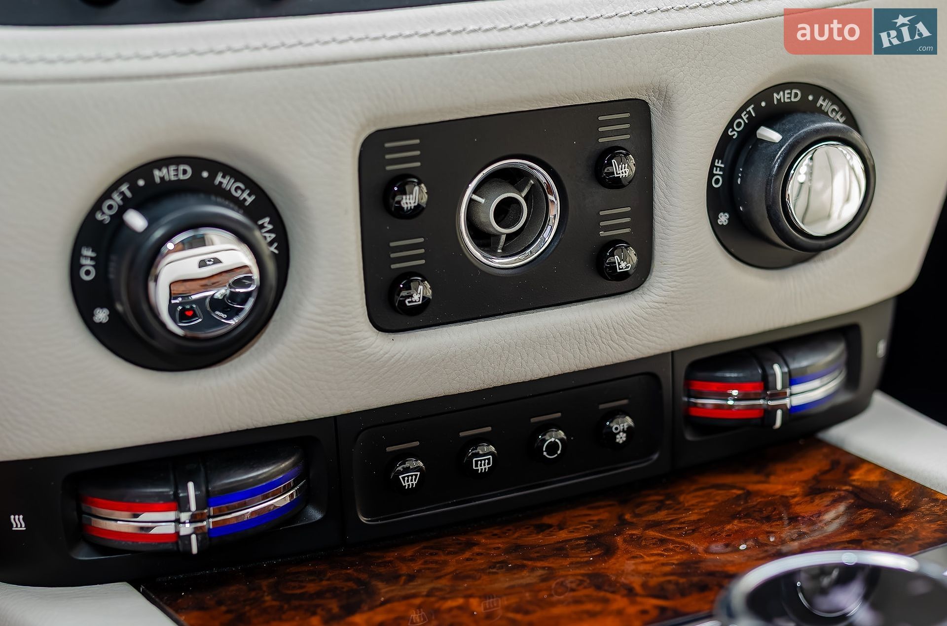 Rolls-Royce Ghost 2015 VIN SCA664S55FUX53413 фото оголошення 29 з 41