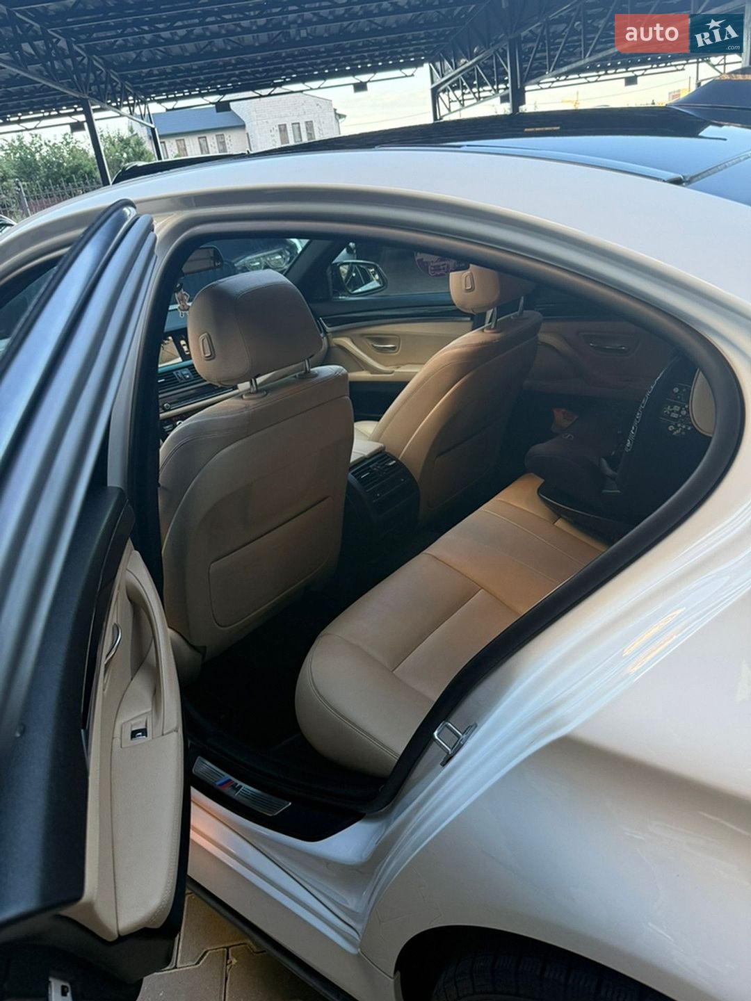BMW 5 Series 2015 VIN WBA5B1C56GG129002 фото оголошення 12 з 16