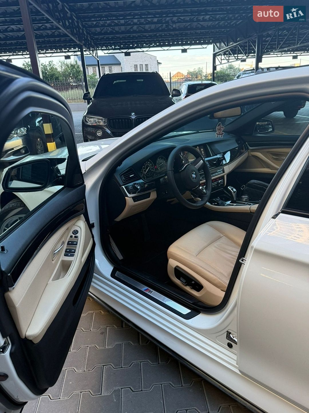 BMW 5 Series 2015 VIN WBA5B1C56GG129002 фото оголошення 13 з 16