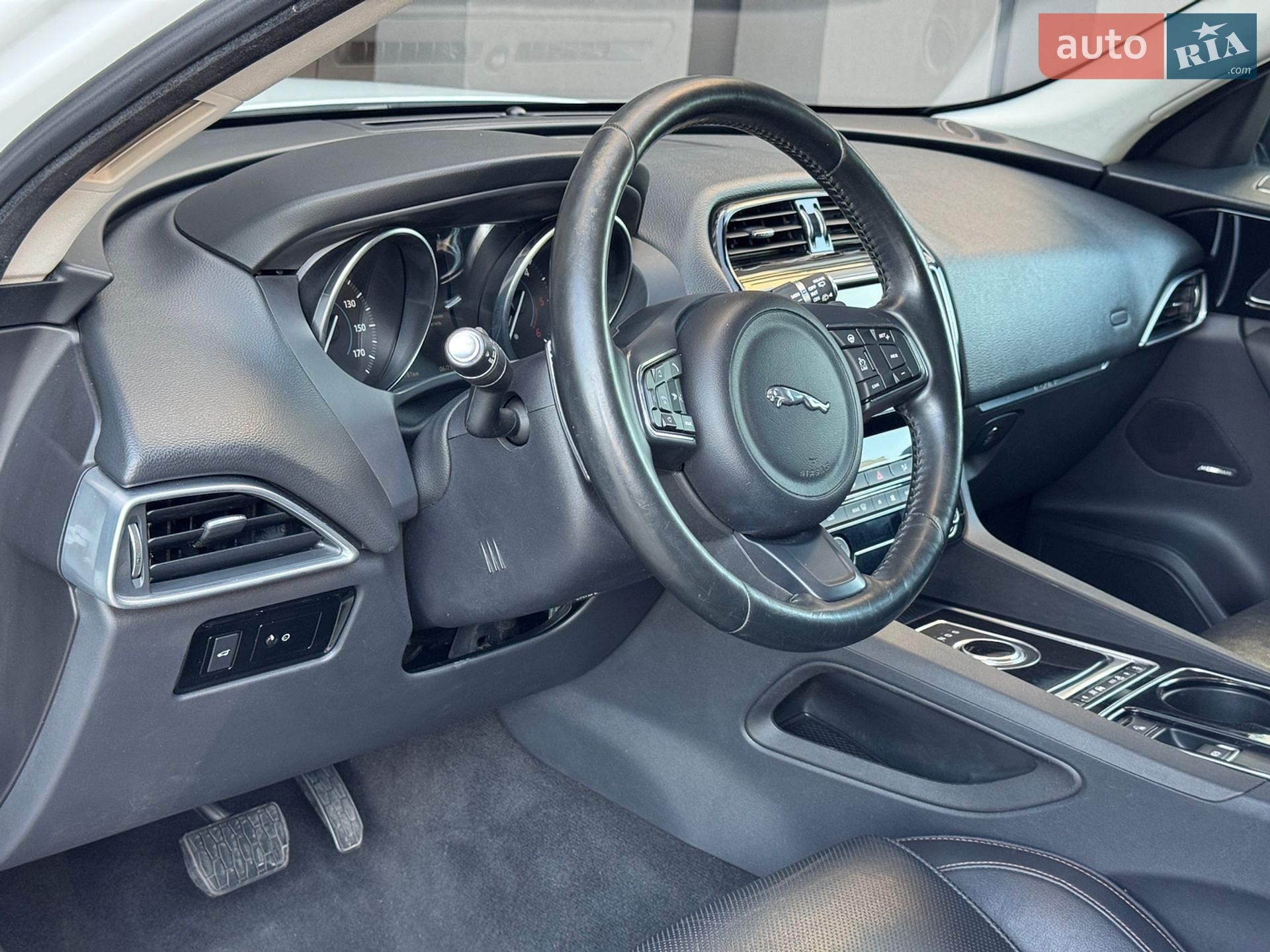 Jaguar F-Pace 2017 VIN SADCK2BN5HA097265 фото оголошення 12 з 25