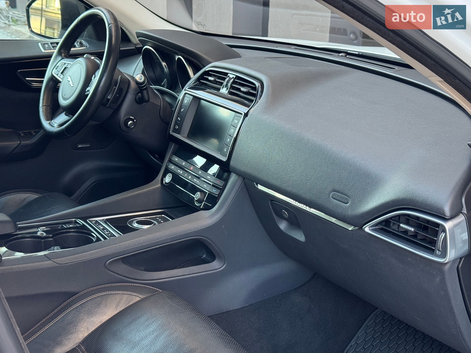 Jaguar F-Pace 2017 VIN SADCK2BN5HA097265 фото оголошення 18 з 25