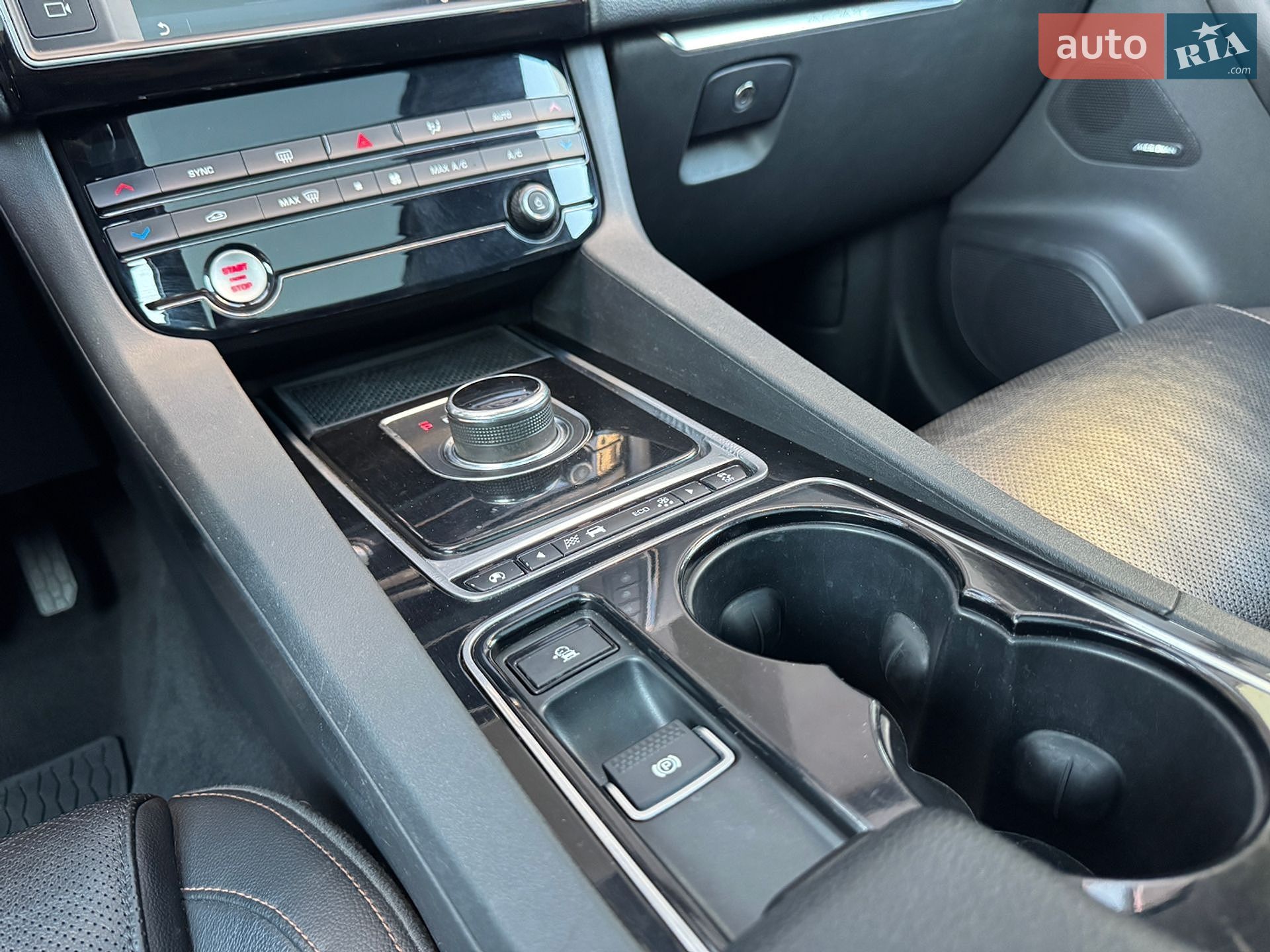 Jaguar F-Pace 2017 VIN SADCK2BN5HA097265 фото оголошення 22 з 25
