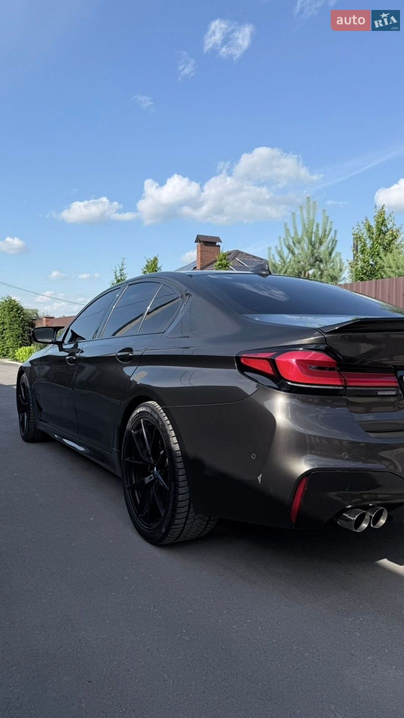 BMW 5 Series 2018 VIN WBAJE5C55KWW06675 фото оголошення 2 з 38