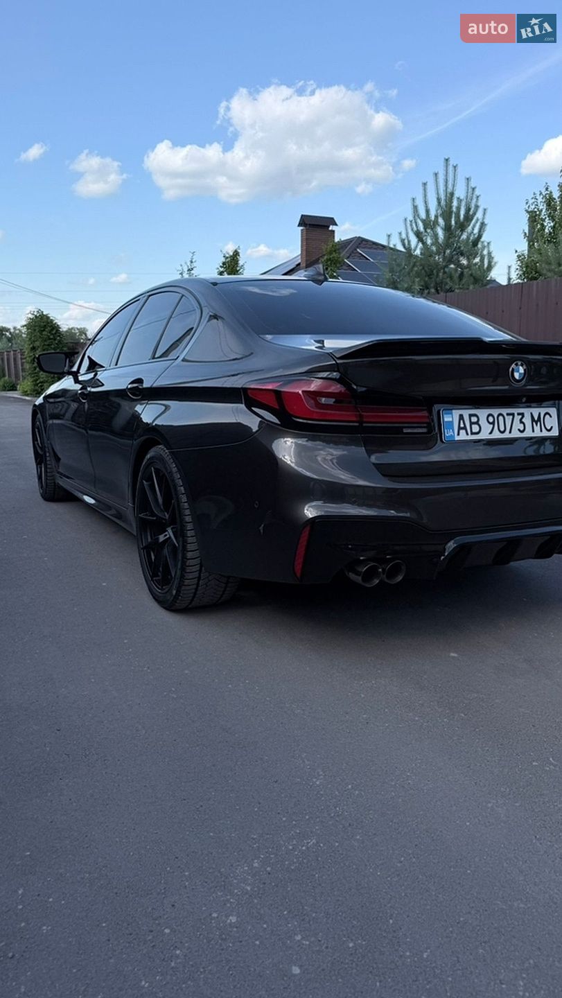 BMW 5 Series 2018 VIN WBAJE5C55KWW06675 фото оголошення 4 з 38