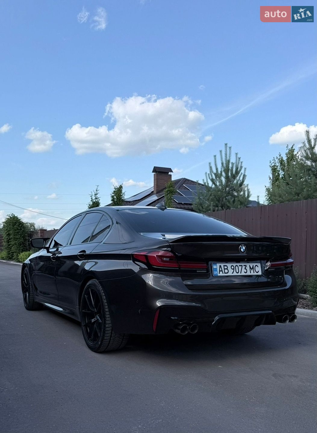 BMW 5 Series 2018 VIN WBAJE5C55KWW06675 фото оголошення 3 з 38