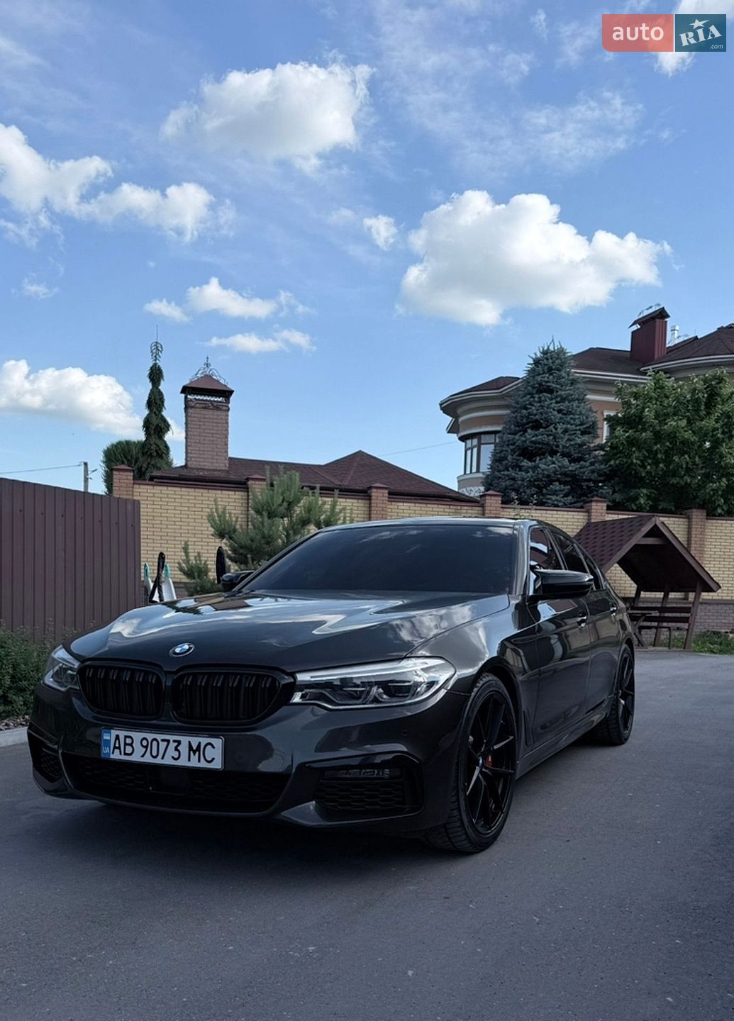 BMW 5 Series 2018 VIN WBAJE5C55KWW06675 фото оголошення 12 з 38