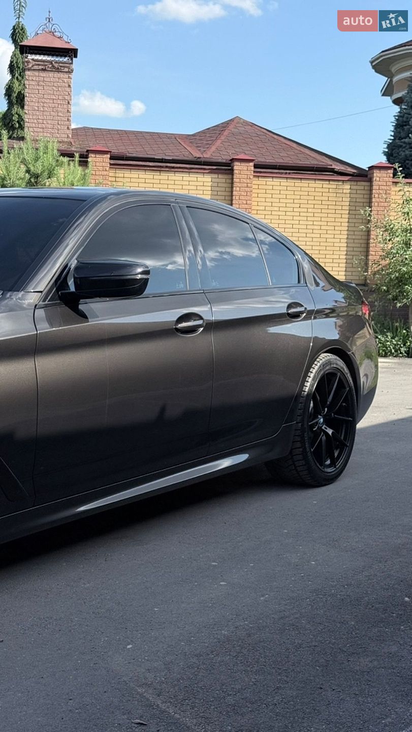BMW 5 Series 2018 VIN WBAJE5C55KWW06675 фото оголошення 14 з 38