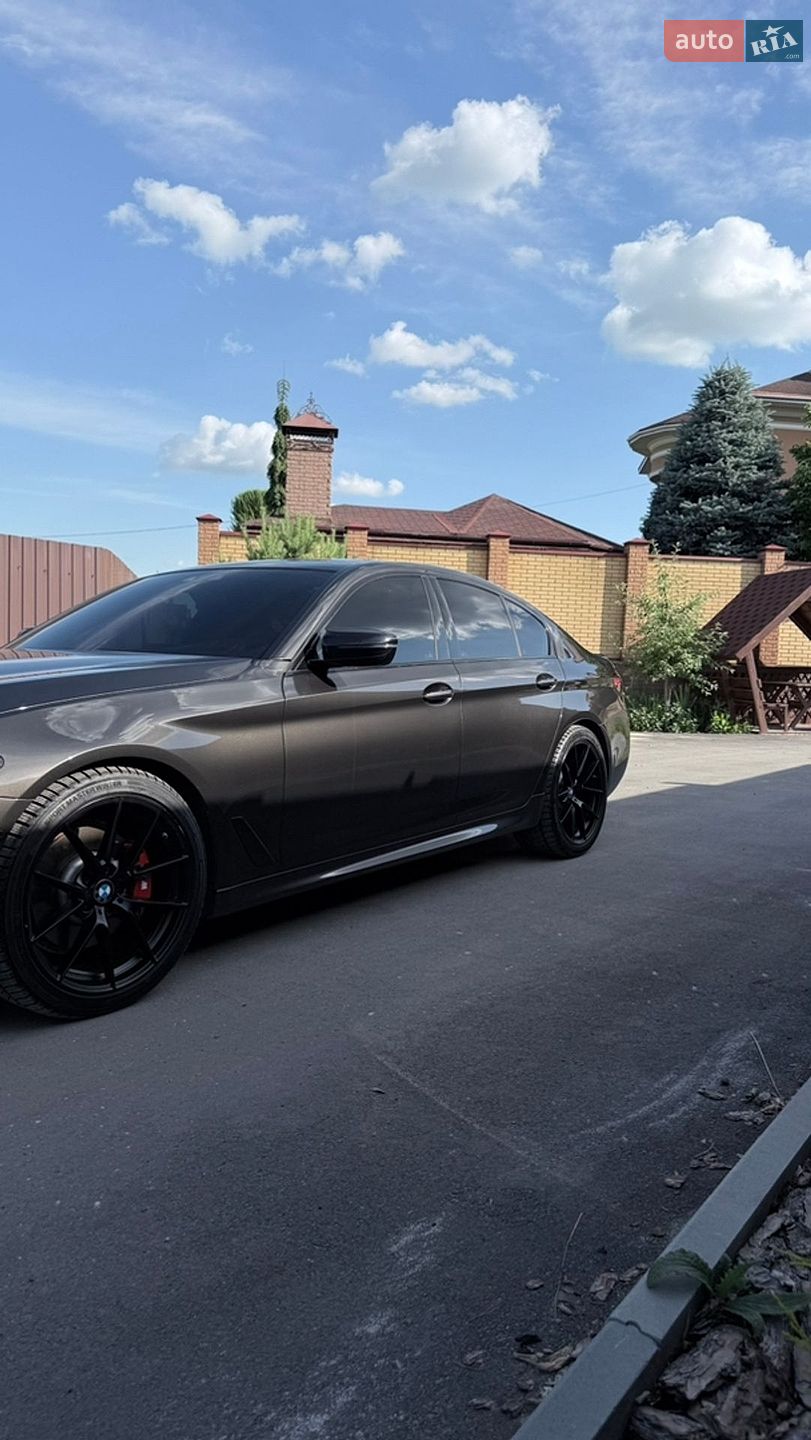 BMW 5 Series 2018 VIN WBAJE5C55KWW06675 фото оголошення 16 з 38
