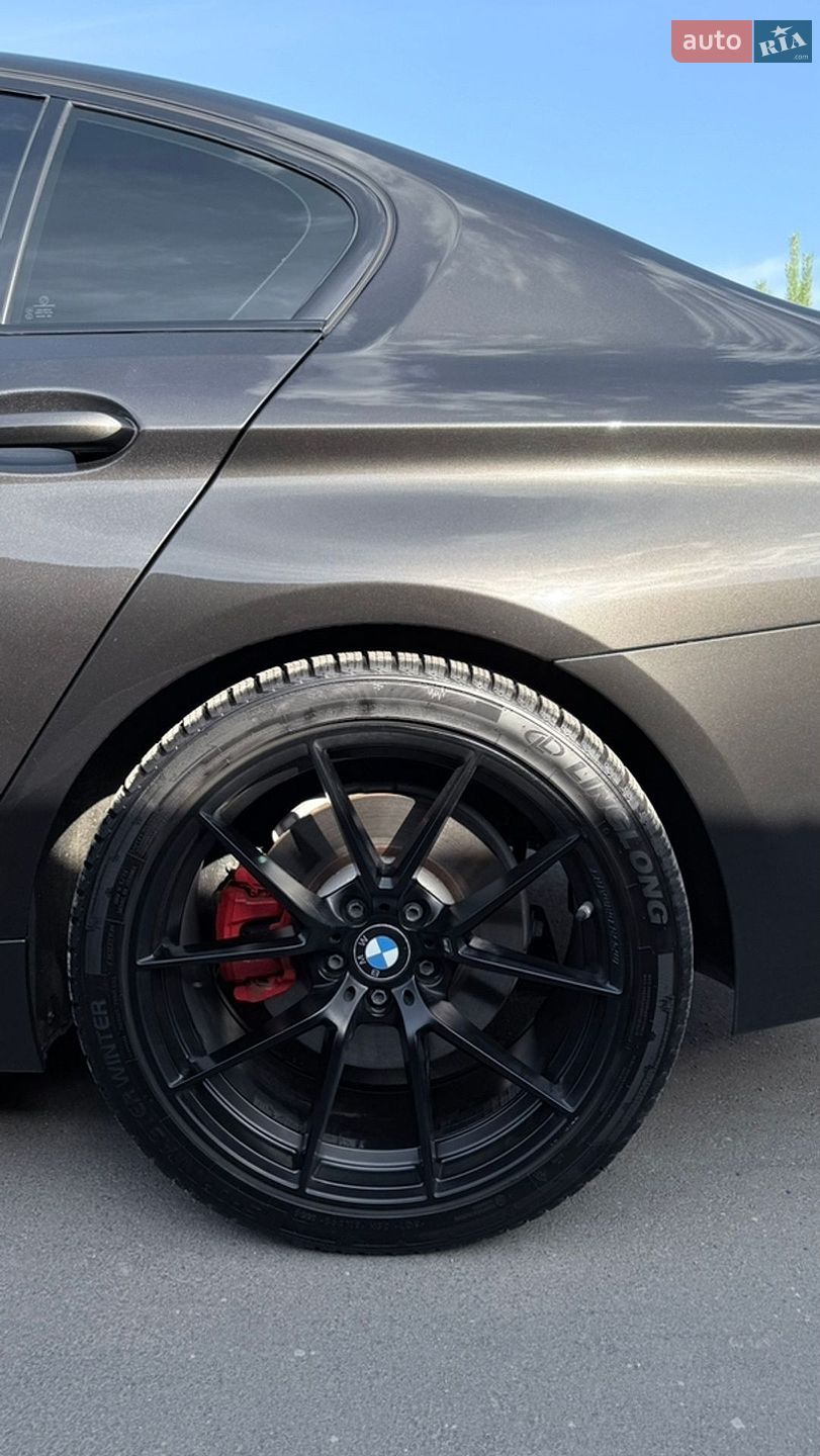 BMW 5 Series 2018 VIN WBAJE5C55KWW06675 фото оголошення 19 з 38