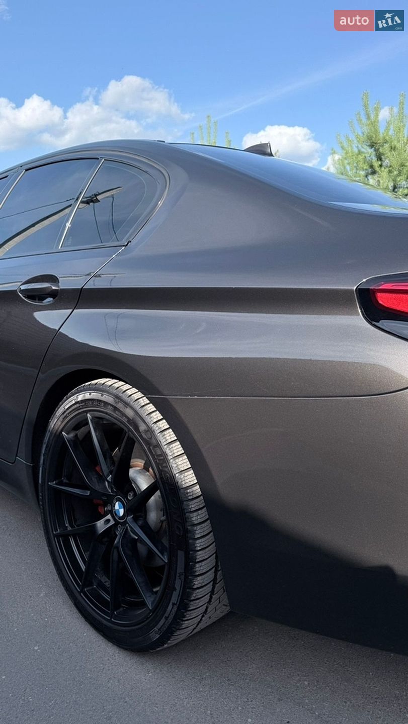 BMW 5 Series 2018 VIN WBAJE5C55KWW06675 фото оголошення 17 з 38