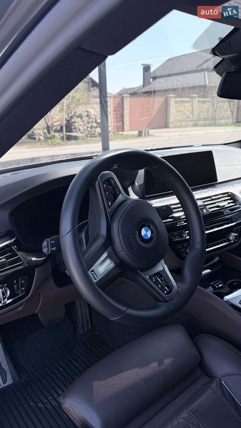 BMW 5 Series 2018 VIN WBAJE5C55KWW06675 фото оголошення 27 з 38