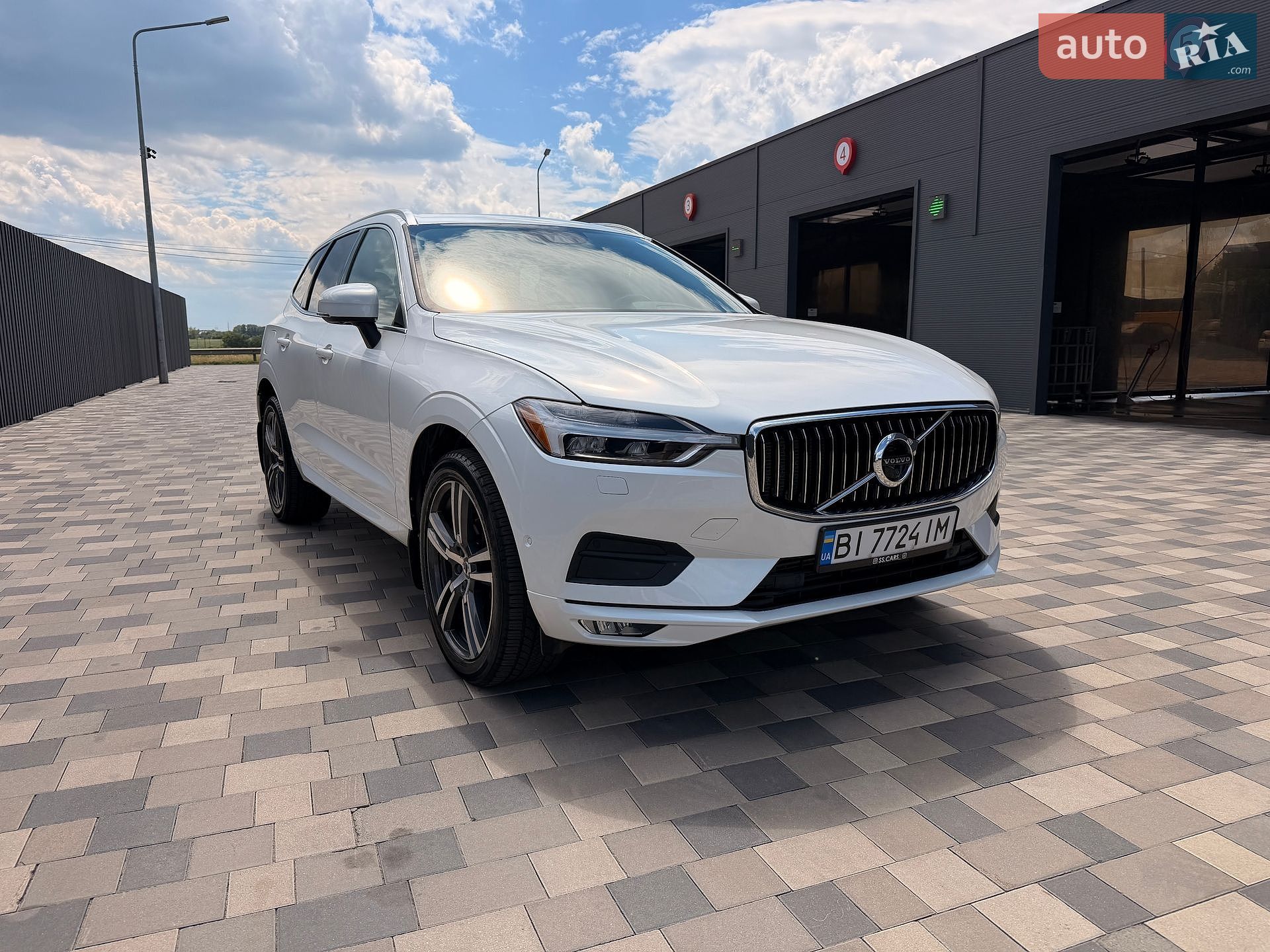 Volvo XC60 2018 VIN LYVA22RK5JB069768 фото оголошення 2 з 53
