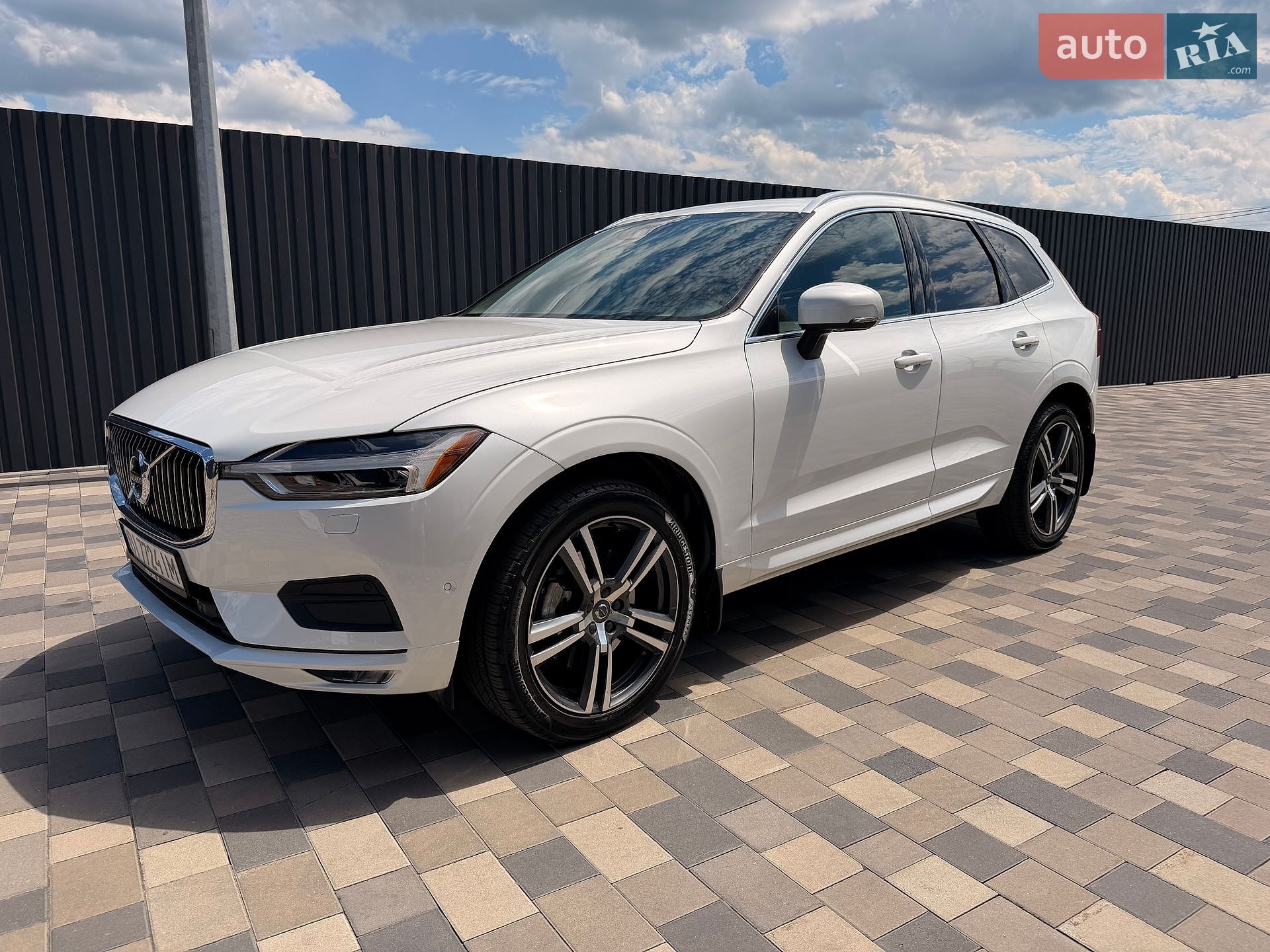 Volvo XC60 2018 VIN LYVA22RK5JB069768 фото оголошення 3 з 53